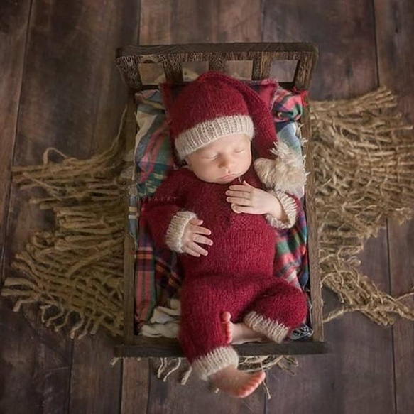 ニューボーンフォト クリスマス サンタ衣装　ベビー　赤ちゃん 4枚目の画像