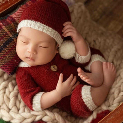 ニューボーンフォト クリスマス サンタ衣装　ベビー　赤ちゃん 1枚目の画像