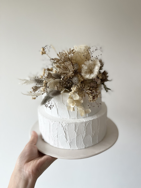 ✳︎特別✳︎1サイズ大きめ✳︎記念日を彩るflower cake beige gold 1枚目の画像