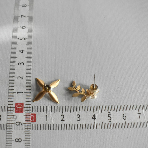 黃銅 x 珍珠不對稱耳環 第5張的照片