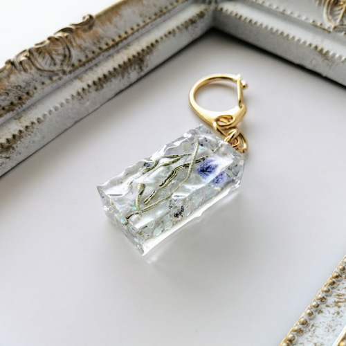 レモングラスとかすみ草のキーホルダー / レジン / ハーブ