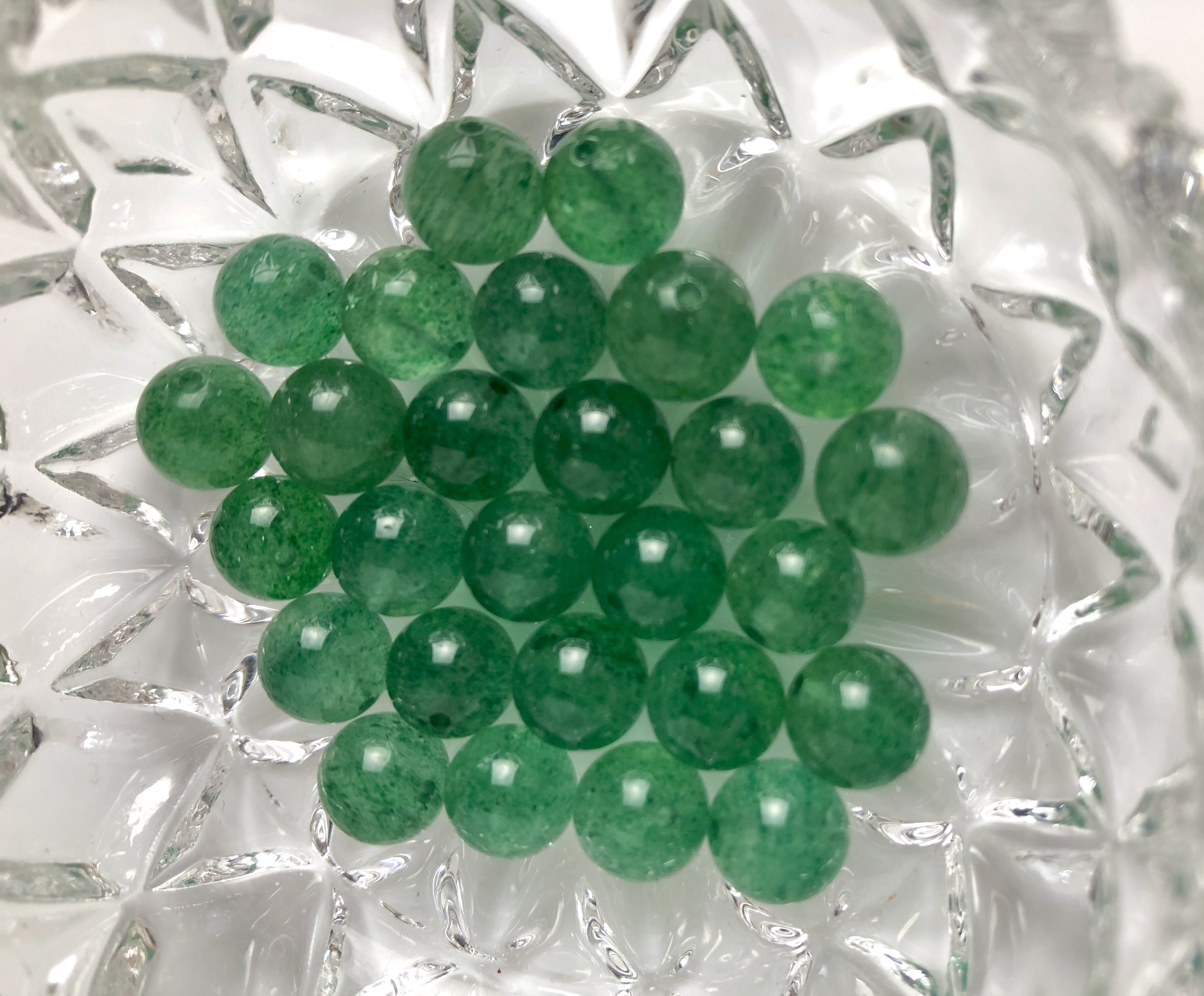 緑色の自然石 装飾用 緑色の自然石 装飾用