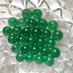 緑色の自然石 装飾用 天然石 自然界珍しい純粋なグリーン色 ストベリークオーツ (緑