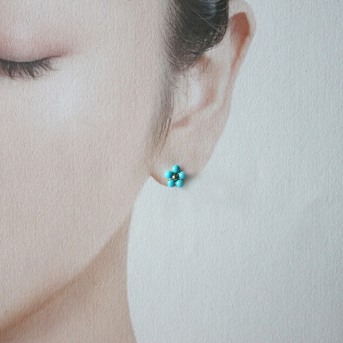 ターコイズ】小さな花スタッドピアス ピアス（スタッド・一粒