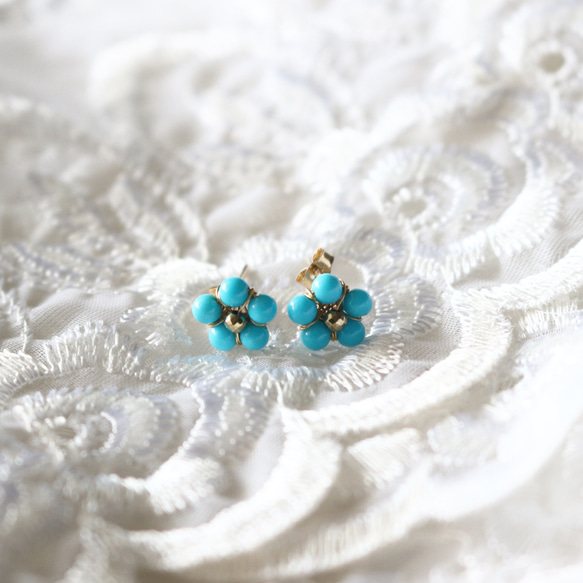 ターコイズ】小さな花スタッドピアス ピアス（スタッド・一粒