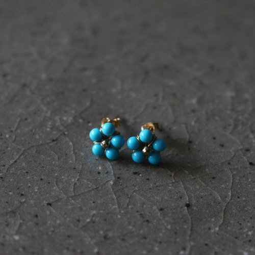 ターコイズ】小さな花スタッドピアス ピアス（スタッド・一粒