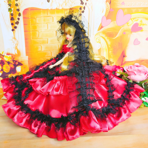 リカちゃんサイズ　ロココ調ドレス　赤と黒のドレス　手作り　ドールドレス　人形服 リカちゃんサイズ ロココ調ドレス 赤と黒のドレス 手作り ドール