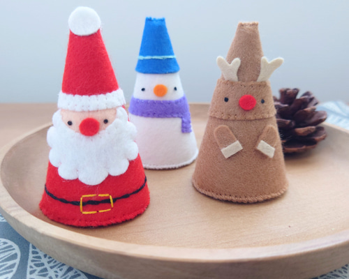 ♡落ちてきたプレゼントと見守る雪だるまトナカイさん