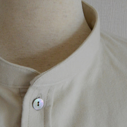 コットンスエードのスタンドカラーシャツ　ユニセックス　ライトベージュ 9枚目の画像