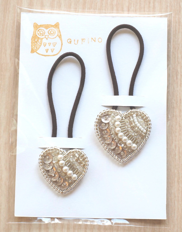 大人可愛い♡ ハート型　ビーズ刺繍　ヘアゴム　 親子でお揃い♪リンクコーデ　大小2個セット　スワロフスキーパール使用⭐︎ 5枚目の画像