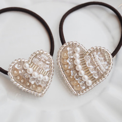 大人可愛い♡ ハート型　ビーズ刺繍　ヘアゴム　 親子でお揃い♪リンクコーデ　大小2個セット　スワロフスキーパール使用⭐︎ 4枚目の画像