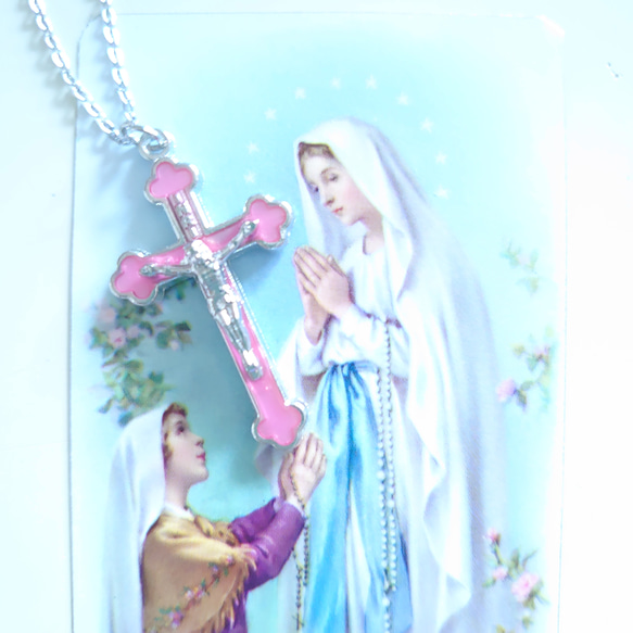 ピンクの十字架ロザリオ御守りネックレス クリスマスにも ネックレス