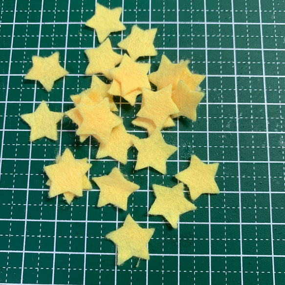 フェルトの星⭐︎オーダーページ⭐︎ ハンドメイド 星型 捕る 