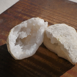 天然石ミニジオード1ぺア約62g(モロッコ産)約60×51×25mm 手のひらサイズ晶洞[geo-221122-01] 4枚目の画像