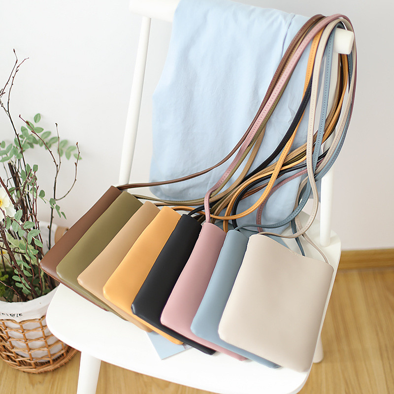 【美品】バーバリー　レザー　ショルダーバッグ　スマホ　サコッシュ　ロゴ 極美品】バーバリー スマホショルダーバッグ レザー TBロゴ