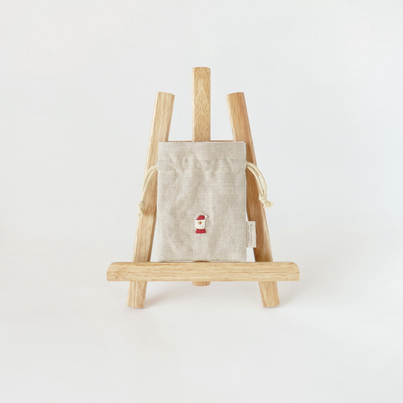 《名入れ》サンタさん＊リネンの手刺繍巾着ポーチ 15枚目の画像