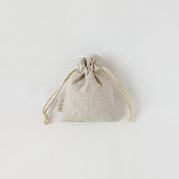 《名入れ》サンタさん＊リネンの手刺繍巾着ポーチ 4枚目の画像