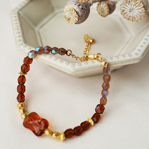 琥珀色☆ゴールドがポイント チェコビーズブレスレット ブレスレット