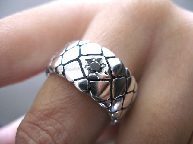 仁尾彫金『一つ星ブラックジルコニア平打パイソンリング』ハンドメイド447