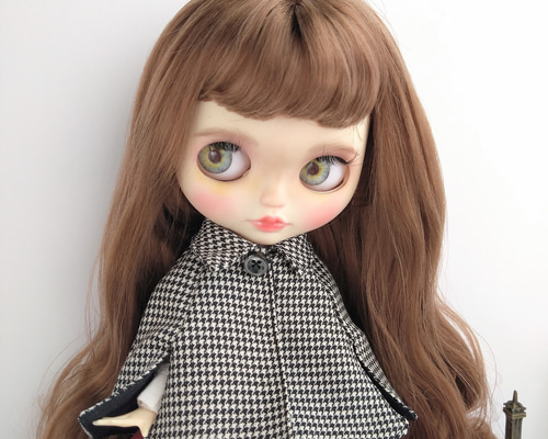 140.※ブライスアウトフィット※1/6ドール※冬服※黒のウール素材のポンチョ