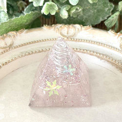 【優しさ・思いやり】ローズクォーツの雪の結晶オルゴナイト 2枚目の画像