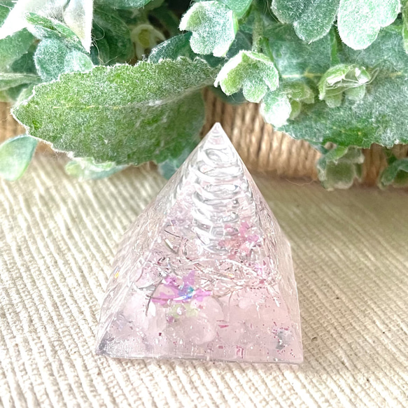 【優しさ・思いやり】ローズクォーツの雪の結晶オルゴナイト 5枚目の画像