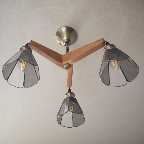 アンティーク調の小振りのシャンデリア風三灯ライト シーリングライト