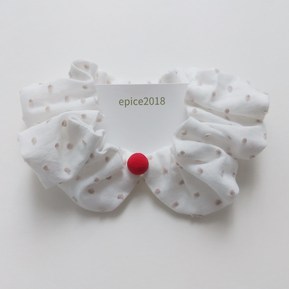クリスマス限定カラー　猫首輪・丸襟シュシュ　ーホワイト・ドット－ 1枚目の画像