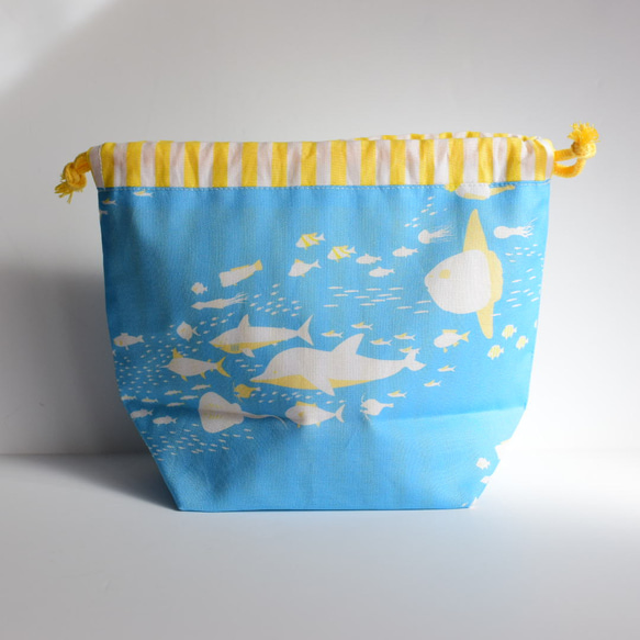海モチーフが爽やかな【お弁当袋】給食袋　巾着袋 2枚目の画像