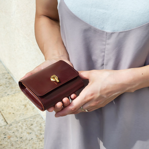 少しレトロなオコシ金具ミニ財布 三つ折り財布 昔ながらの製法で作られ