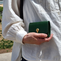 少しレトロなオコシ金具ミニ財布　三つ折り財布　昔ながらの製法で作られたヌメ革を使用〜4色展開〜 5枚目の画像