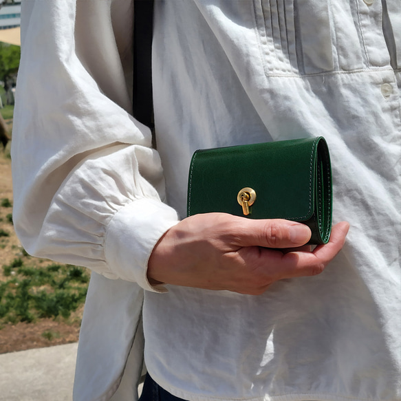 少しレトロなオコシ金具ミニ財布　三つ折り財布　昔ながらの製法で作られたヌメ革を使用〜4色展開〜 5枚目の画像