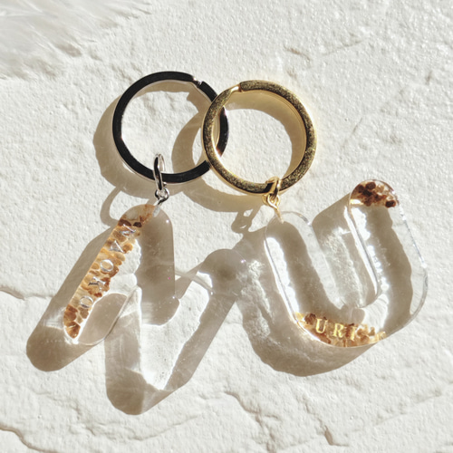 名前入り】大人のイニシャルキーホルダー☆名入れレジンキーリング