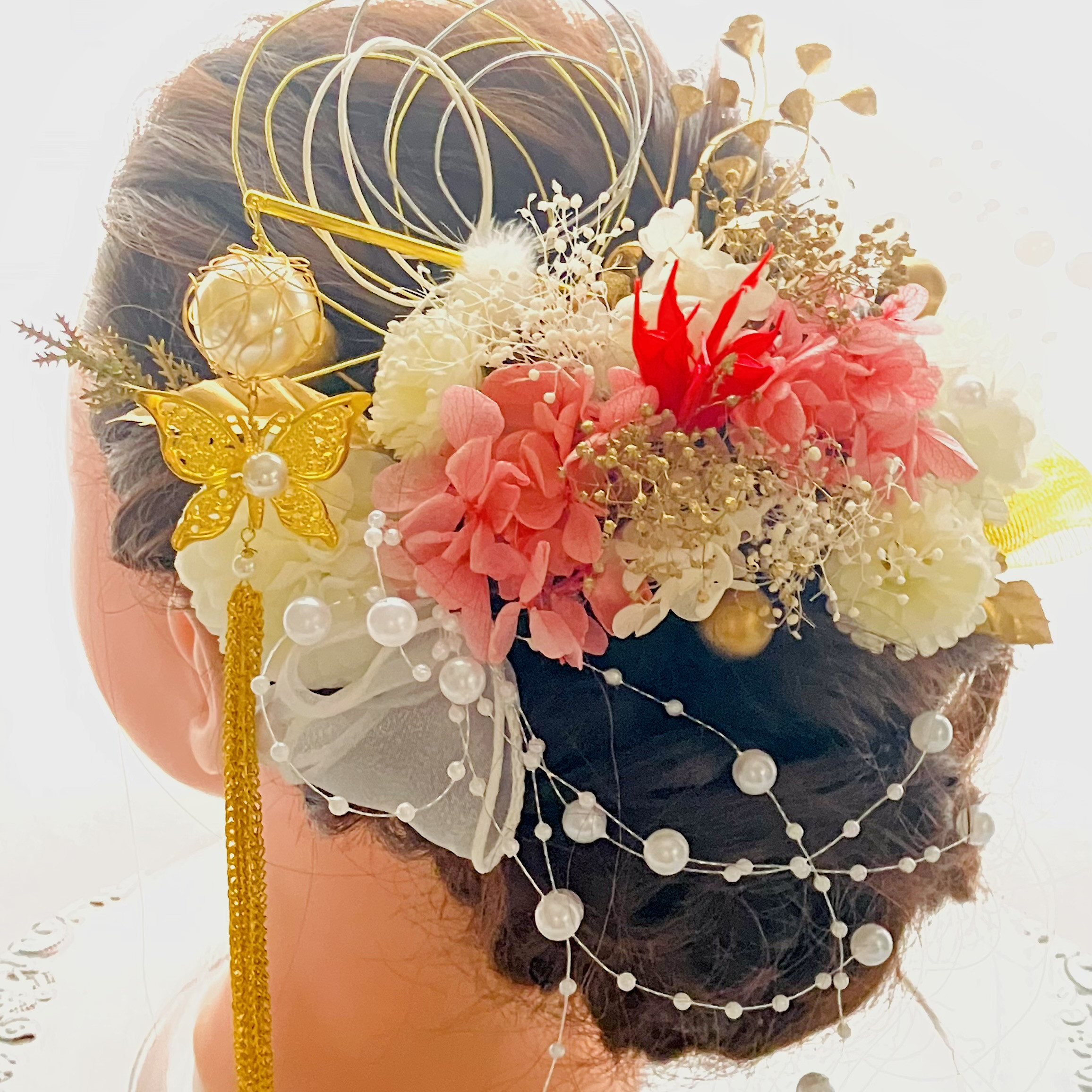 揺れるパールチェーンタッセル簪&ピンク紫陽花　ゴールドかすみ草　水引　パールチェーン　結婚式　成人式　卒業式　金箔