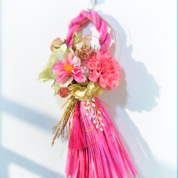 「幸せを呼ぶ」 お正月 しめ縄飾り おしゃれ 手作り ハンドメイド | タッセル ホットピンク01 2枚目の画像