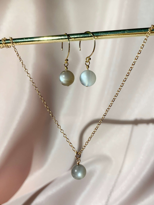 灰月光項鍊耳環套組 (14K包金) /Grey Moon Necklace & Earring Set (14KGF) 第2張的照片