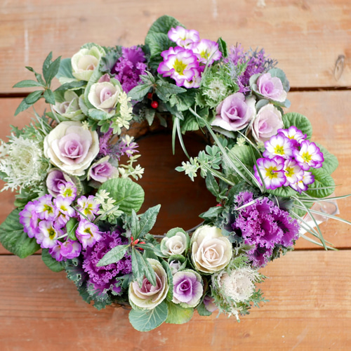 心に寄り添う 寄せ植え 葉牡丹がお花のようにみえる エレガントな