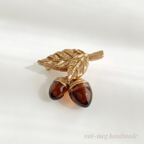 どんぐりのブローチ ブラウン ブローチ 空想雑貨店：nut-meg 通販