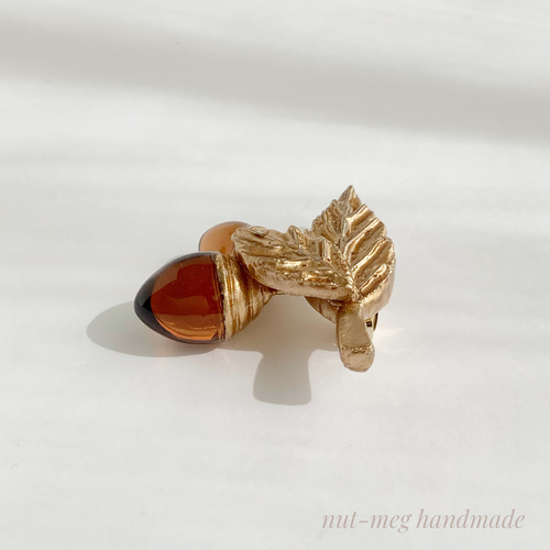 どんぐりのブローチ ブラウン ブローチ 空想雑貨店：nut-meg 通販
