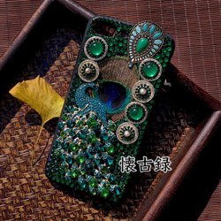 豪華なクジャク 刺繍 ラインストーン グリーン 緑 デコ スマホケース エレガント ゴージャス 孔雀 キラキラ 4枚目の画像