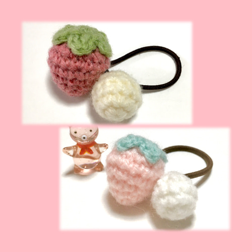 ほんわか冬いちごとホワイトニットボールのヘアゴム《レッド 