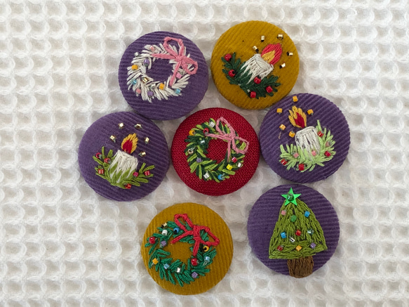 直径約4㎝ ビーズ刺繍の包みボタンブローチ☆クリスマス 10枚目の画像