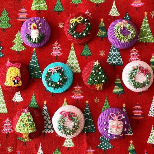 直径約4㎝ ビーズ刺繍の包みボタンブローチ☆クリスマス 8枚目の画像