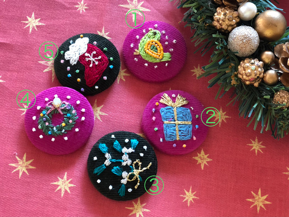直径約4㎝ ビーズ刺繍の包みボタンブローチ☆クリスマス 12枚目の画像
