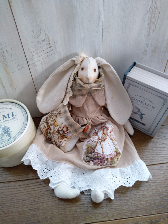 カントリードール♡ハンドメイド♡お人形♡うすいベージュ？オフホワイト？♡ドット♡ カントリードール 手作り人形 ハンドメイドドール - メルカリ