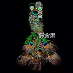 豪華なクジャク 羽付き 刺繍 ラインストーン グリーン 緑 デコ スマホケース エレガント ゴージャス 孔雀 キラキラ 1枚目の画像