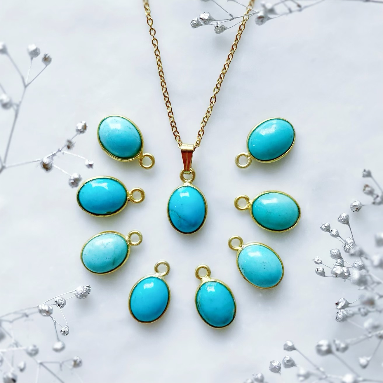 アリゾナ産キングマンターコイズの枠留めネックレス -Valerie-