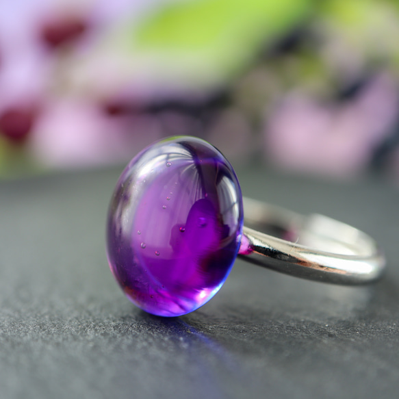 《ロイヤルパープル》ガラスドロップ リング 指輪 ガラス ガラスフュージング 紫 パープル 1枚目の画像