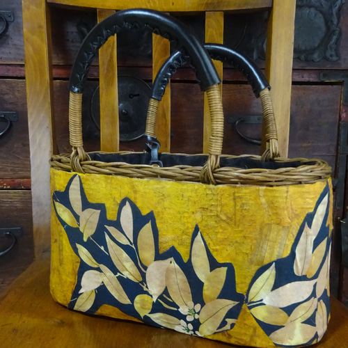 一閑張りバック 内布付き フリンジ付き 黄色ベース花柄 かごバッグ