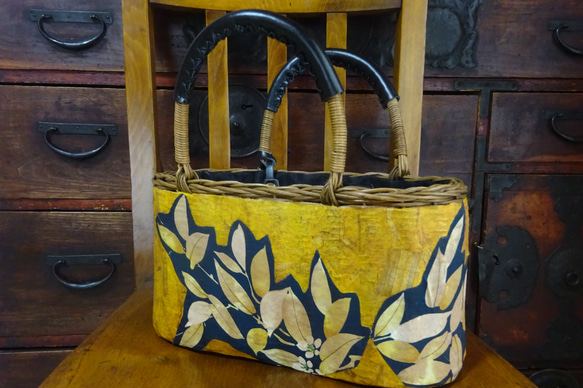 花柄　一閑張りカゴバック 一閑張りバック 内布付き フリンジ付き 黄色ベース花柄 かごバッグ